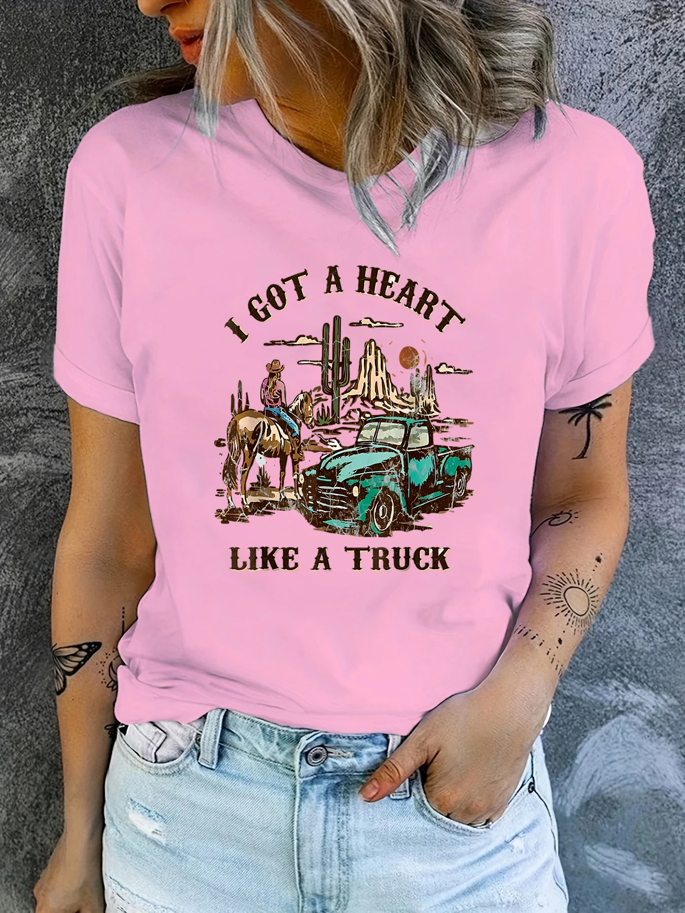 Western Sunset Cowgirl I Got A Heart Like A Truck Vintage Printed Short Sleeve Pattern Printed Women\'s Summer T-shirt