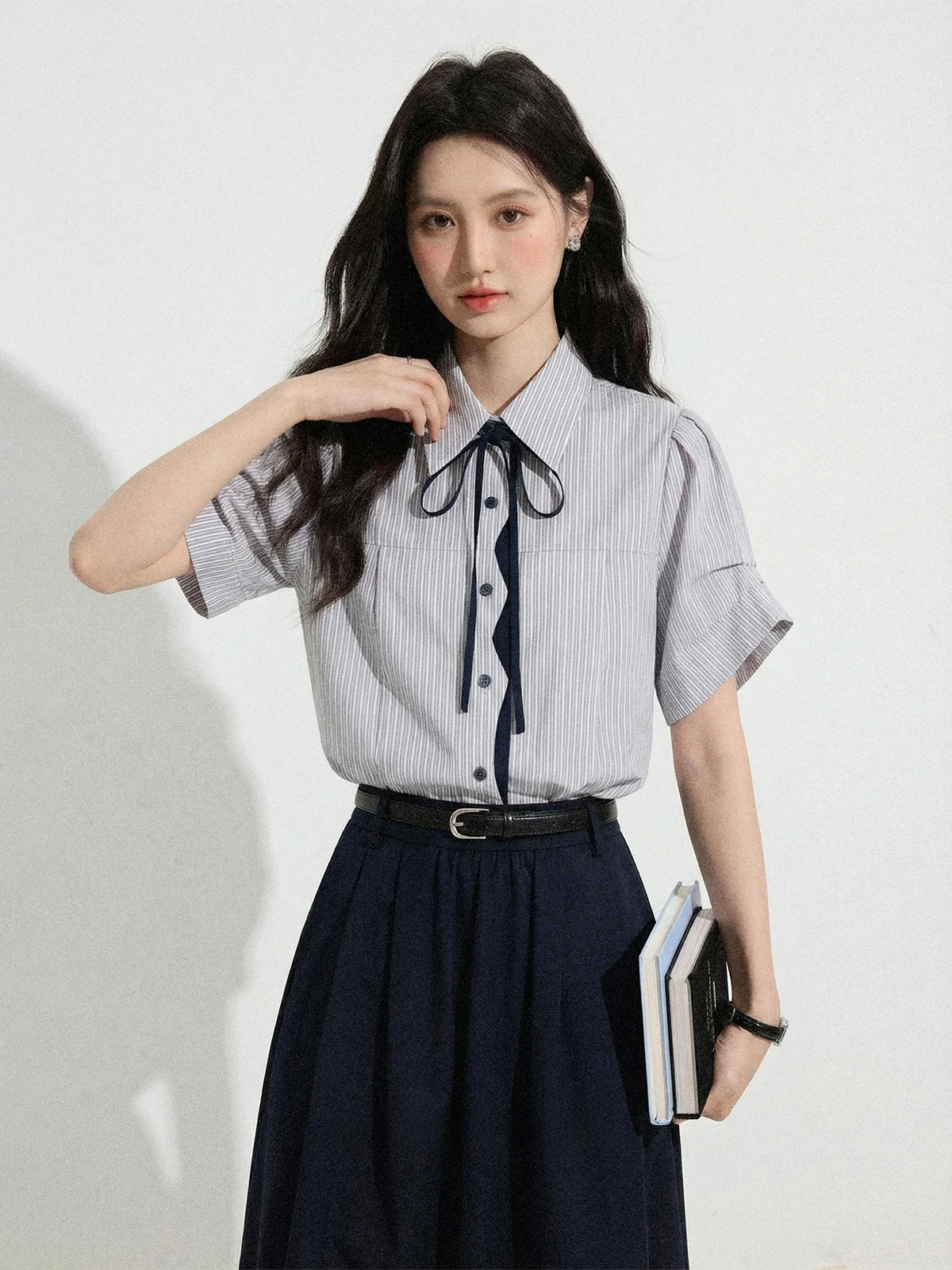 

Zhang Soda 2026 Summer New Sle Women's Cheered Loose ort Sve irt Commute Sle Interview Striped Top Korean Version