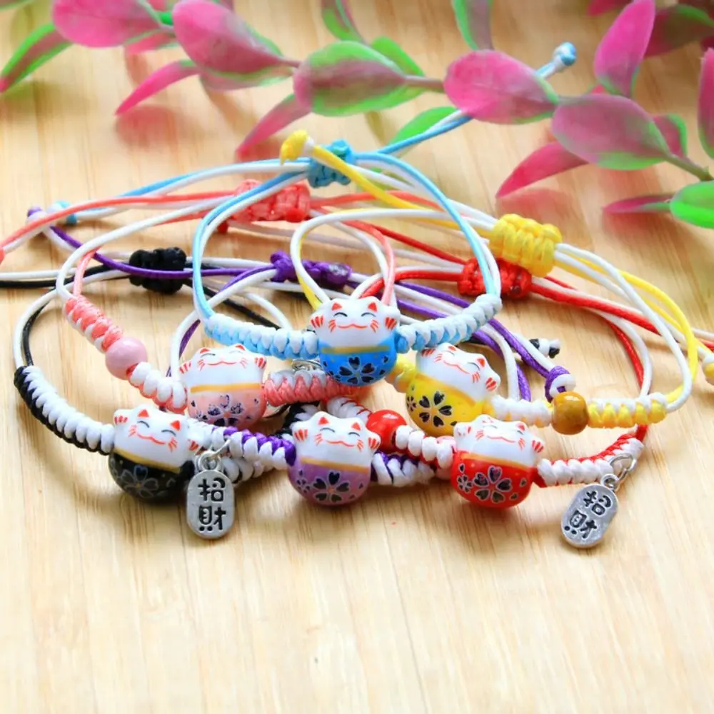 Pulsera de dos colores Maneki Neko para mujer, colgante de gato de cerámica, cuerda trenzada hecha a mano roja, hilo de cera, cuerda de mano, anillo de mano para amantes