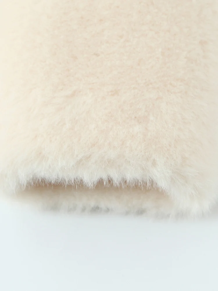 النمط الأوروبي والأمريكي 2025 الخريف والشتاء منتجات جديدة سترة معطف نسائية عصرية فضفاضة بتأثير الفرو الصناعي