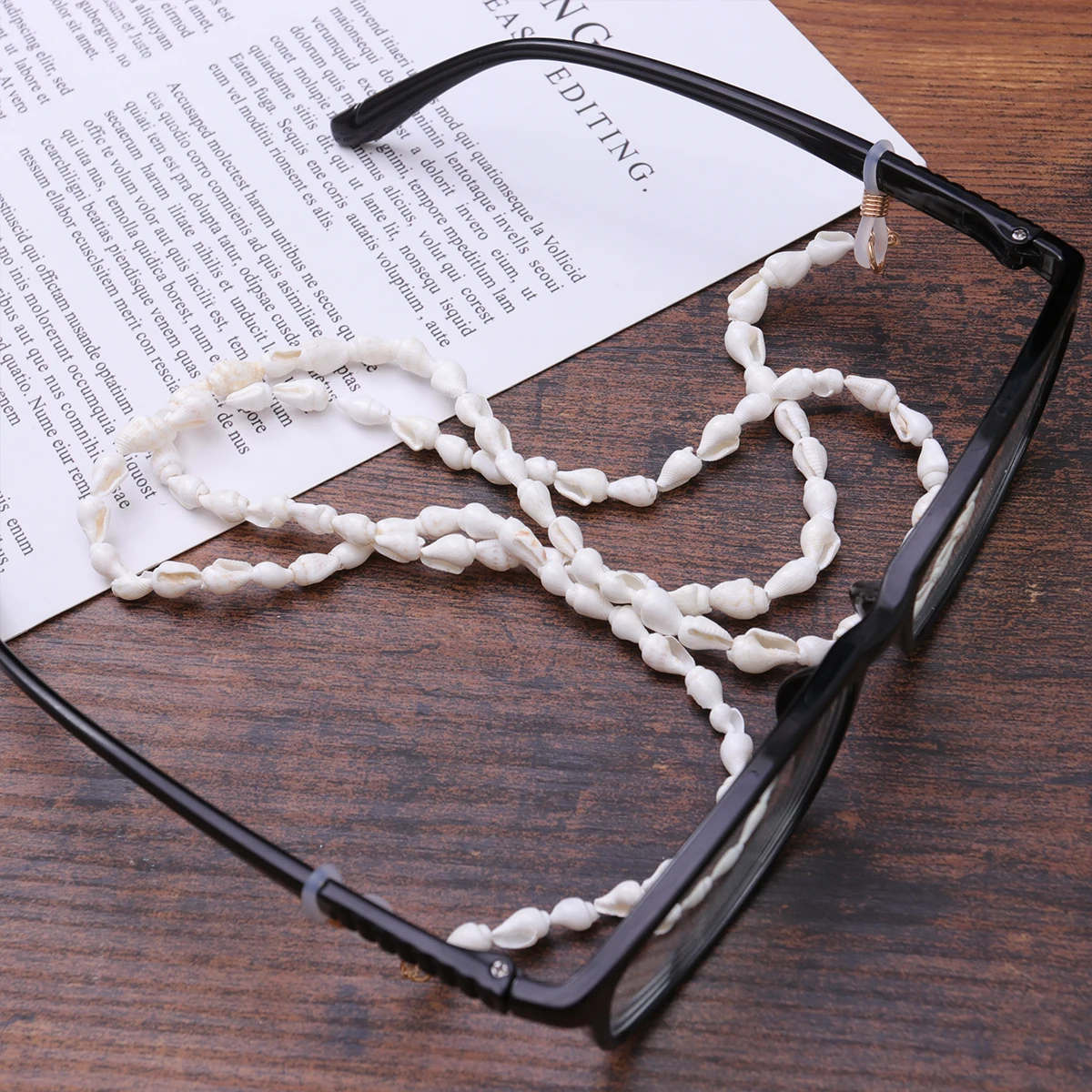 

Eyeglass Chain White Aesthetic Glasses Strap Sunglasses Holder Fashion Shell Design Eyewear Retainer For Sports