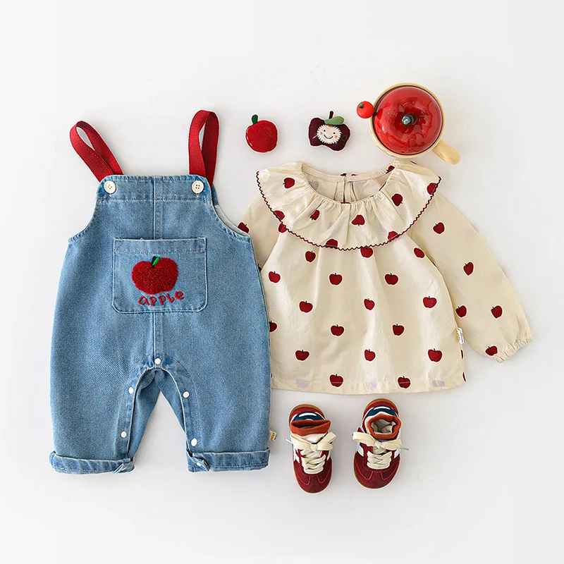 Girls' Spring and Autumn New Pocket Denim Overalls with Little Apple Print Long Sleeve Shirt Two-Piece Set