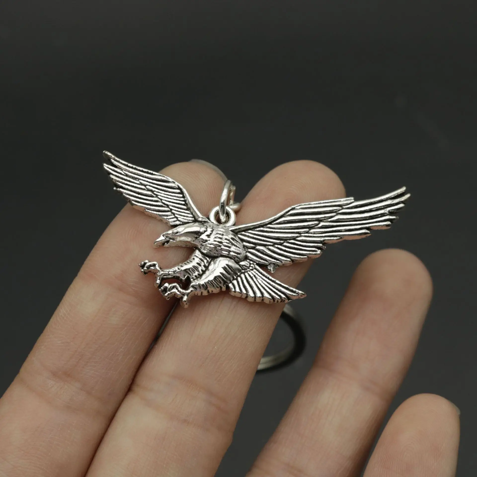 New fashion alloy Eagle pendant keychain pendant men and women animal bag Car key chain anniversary festival small gift