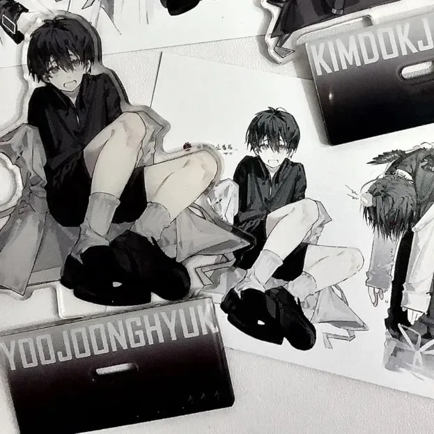 すべてを知る読者が、劉仲和、金都子、中都のアクリルスタンディをフィーチャーした独自のコスプレグッズを作成