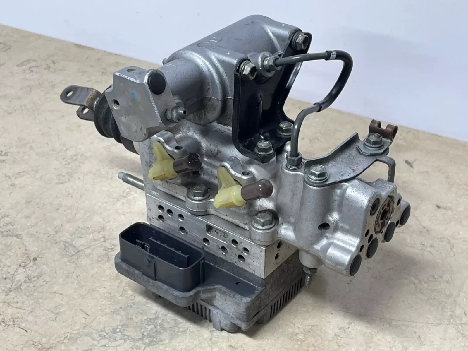 High Quality ABS Brake Actuator Pump Assembly 47210-47350 4721047350 For Toyota Prius 2010-2015