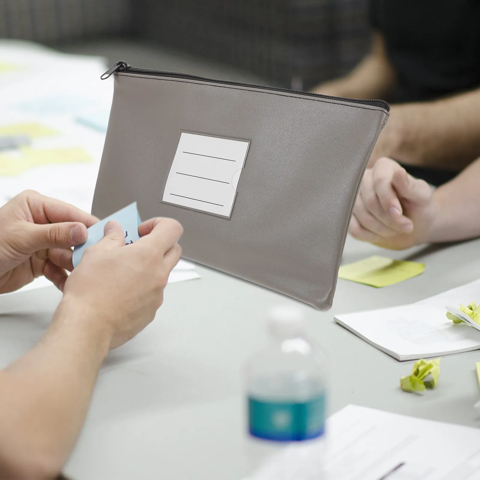 

Набор из 2-х портативных складных органайзеров для документов из ПУ: для паспортов, карт, денег, сертификатов, электроники. Идеально для офиса и студентов.