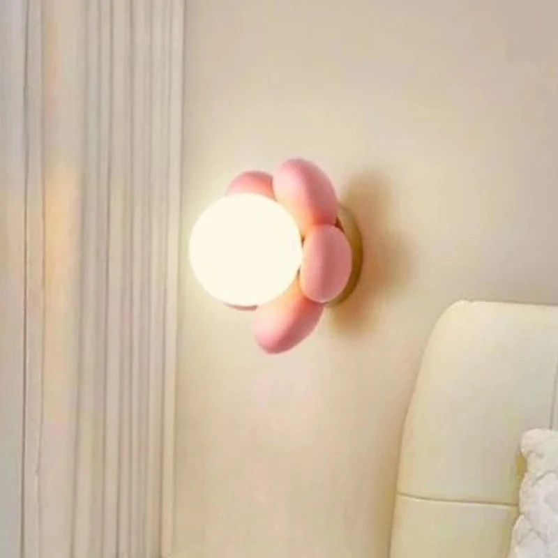lampada-da-parete-led-minimalista-a-forma-di-fiore-con-base-in-legno-applique-floreale-per-camera-da-letto-soggiorno-corridoio-cameretta-illuminazione-domestica