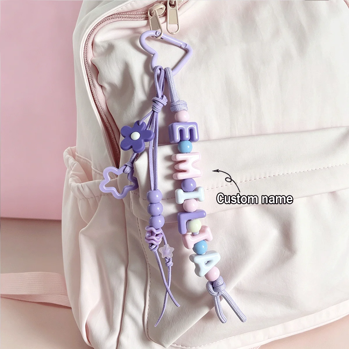 1 Stück personalisierter geflochtener und perlenbesetzter Taschenanhänger – Blumen-Schriftzug-Schlüsselband, personalisierter bunter Namensschlüsselanhänger, Weihnachtsgeschenk – Detail 4