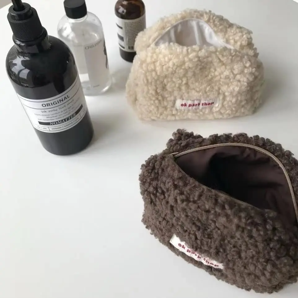 Bolsa de cosméticos de felpa, bonita bolsa de almacenamiento de pelo de cordero, estuche para lápices de gran capacidad, monedero portátil, organizador de maquillaje, almacenamiento de viaje