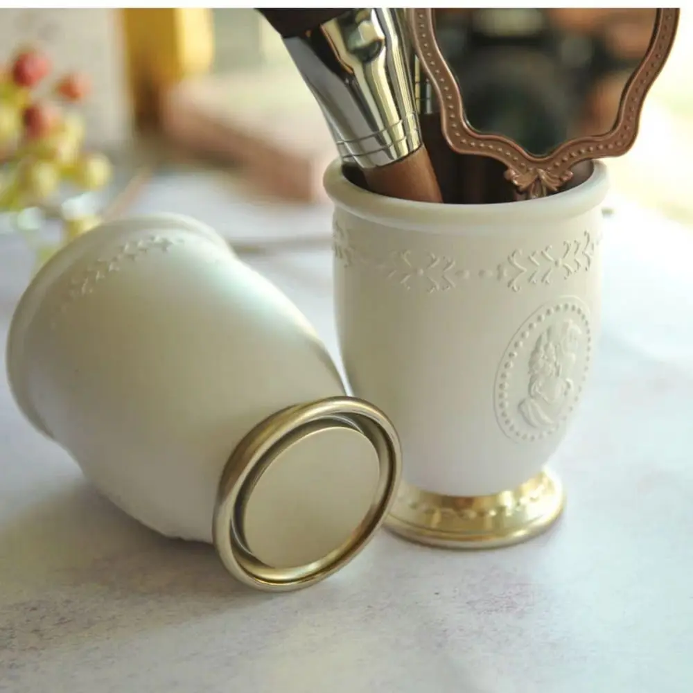 French Retro Makeup Brush Holder Embossed Portrait Lipstick Eyebrow Cosmetic Tools Organizer Pen Container White