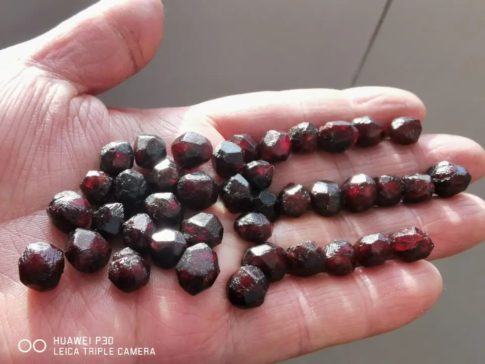 20pcs Natural Raw Rough Red Garnet Gemstone Rare Reiki Stone Crystals Specimens