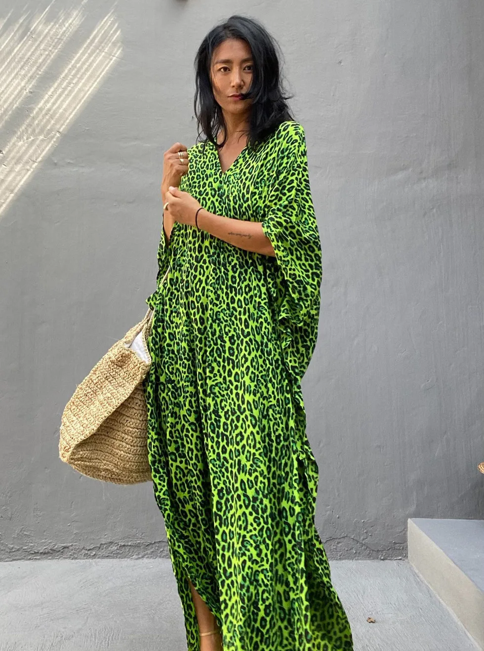 ชุดคลุมชายหาดฤดูร้อนสำหรับผู้หญิง - ชุดเดรสชายหาดทรงหลวมสำหรับใส่ไปรีสอร์ท เหมาะสำหรับใส่กับชุดบิกินี่และชุดว่ายน้ำ
