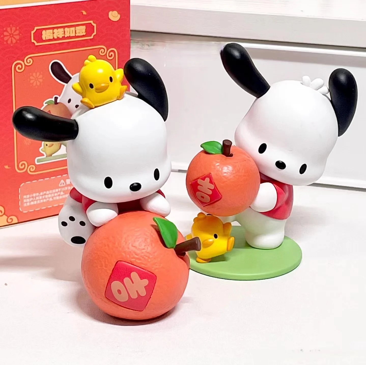 Figura de Anime Miniso Sanrio Pochacco, Serie de la buena suerte, adornos Kawaii Hug Orange Ver, modelo de Pvc, decoración de Año Nuevo, regalo de Navidad