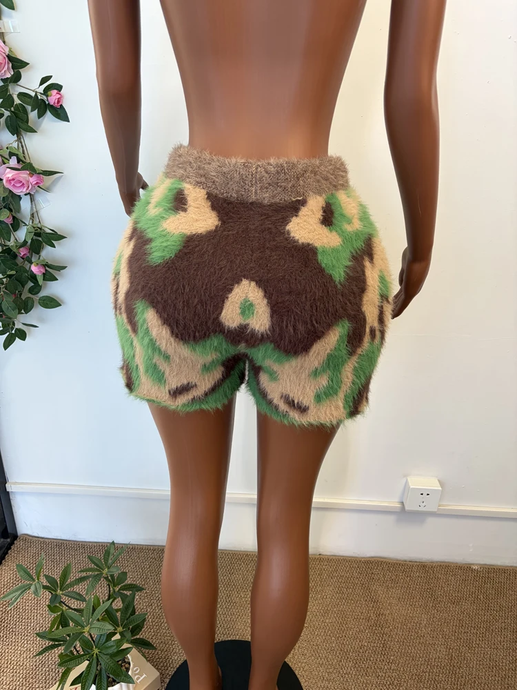 Modische Flauschige Fell-Camo-Shorts Damenkleidung Hochgeschnittene Kordelzug Mittellange Kurze Hosen Frühling Neue Damen Streetwear Unterteile – Detail 11