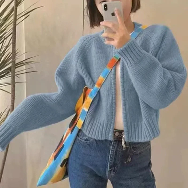 

2025 autumn and winter new loose gray short sweater jacket women's thick zipper long sleeved knitted cardigan top