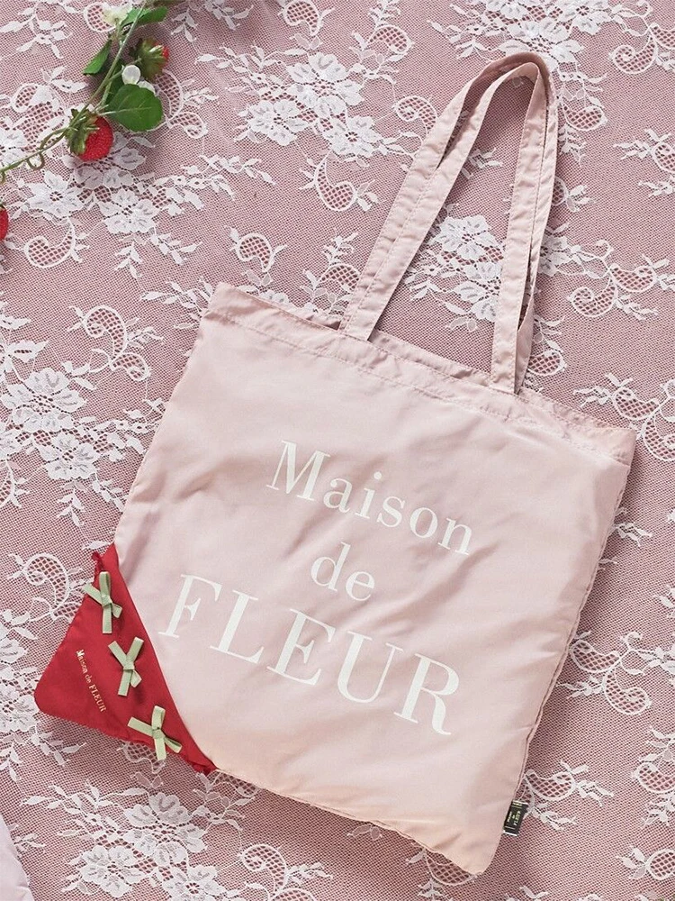 Japanese Spring and Autumn New Sweet Strawberry Printed Tote Bag Women's Foldable Portable Shopping Bag Storage Shoulder Handbag