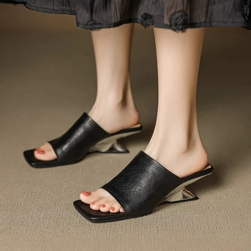 Fangtou темперамент, неровный каблук, крутые тапочки, новое летнее платье во французском стиле 2025, модные женские босоножки на высоком каблуке