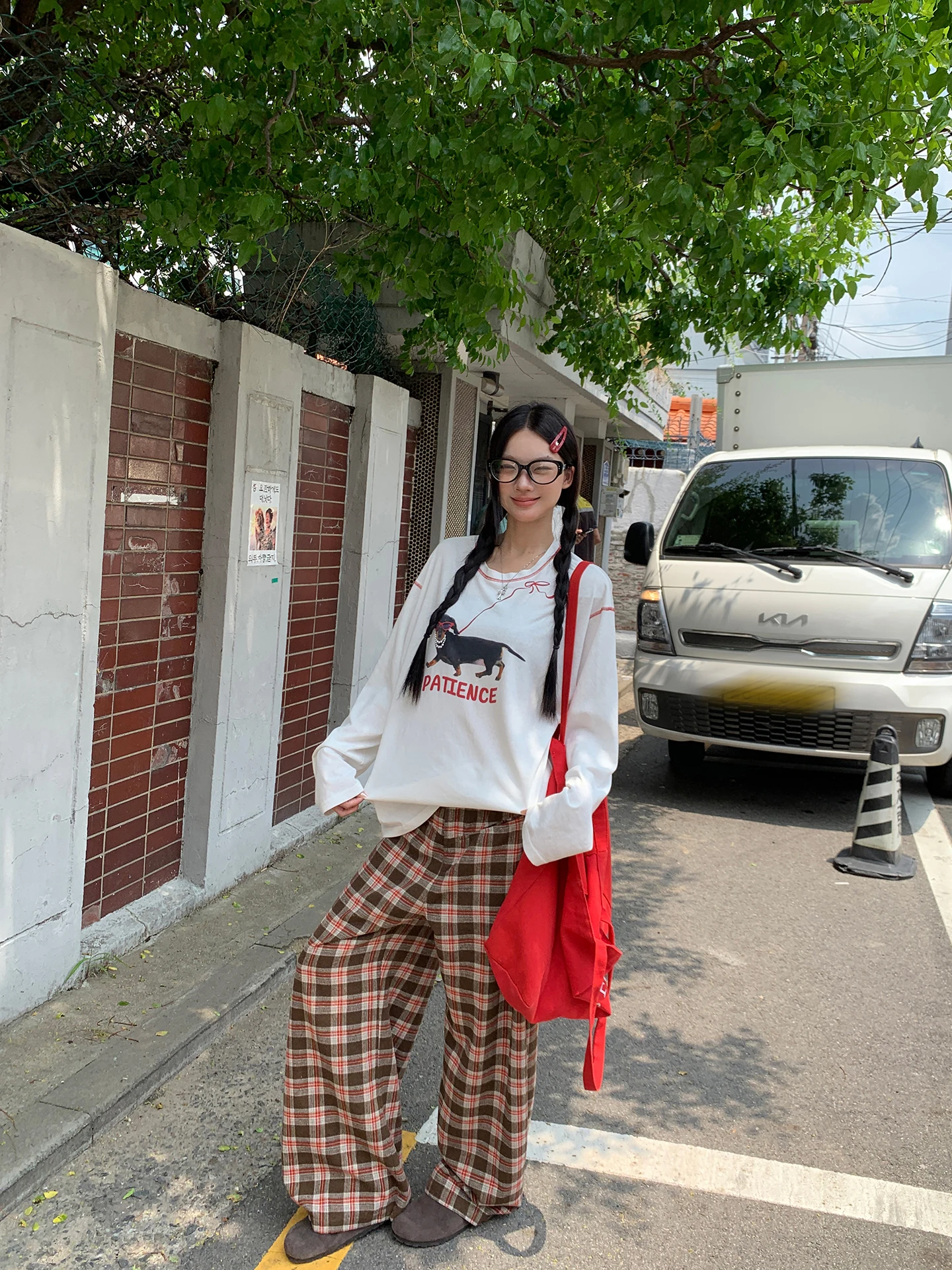 قميص نسائي طويل الأكمام بتصميم فريد وجذاب باللون الأبيض للسيدات الشابات #2