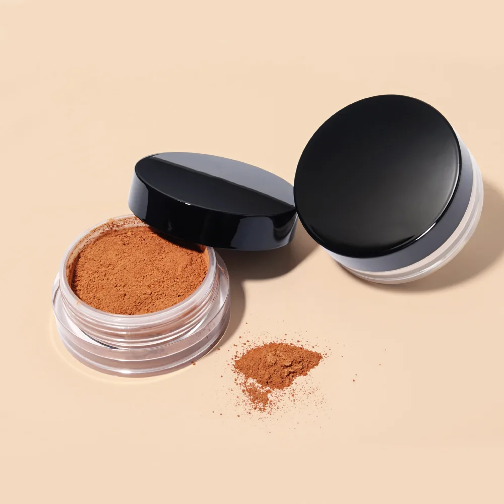 Trucco Cipria fissante sciolta Cosmetici di etichetta privata Polvere di finitura opaca all'ingrosso impermeabile per pelle scura con soffio