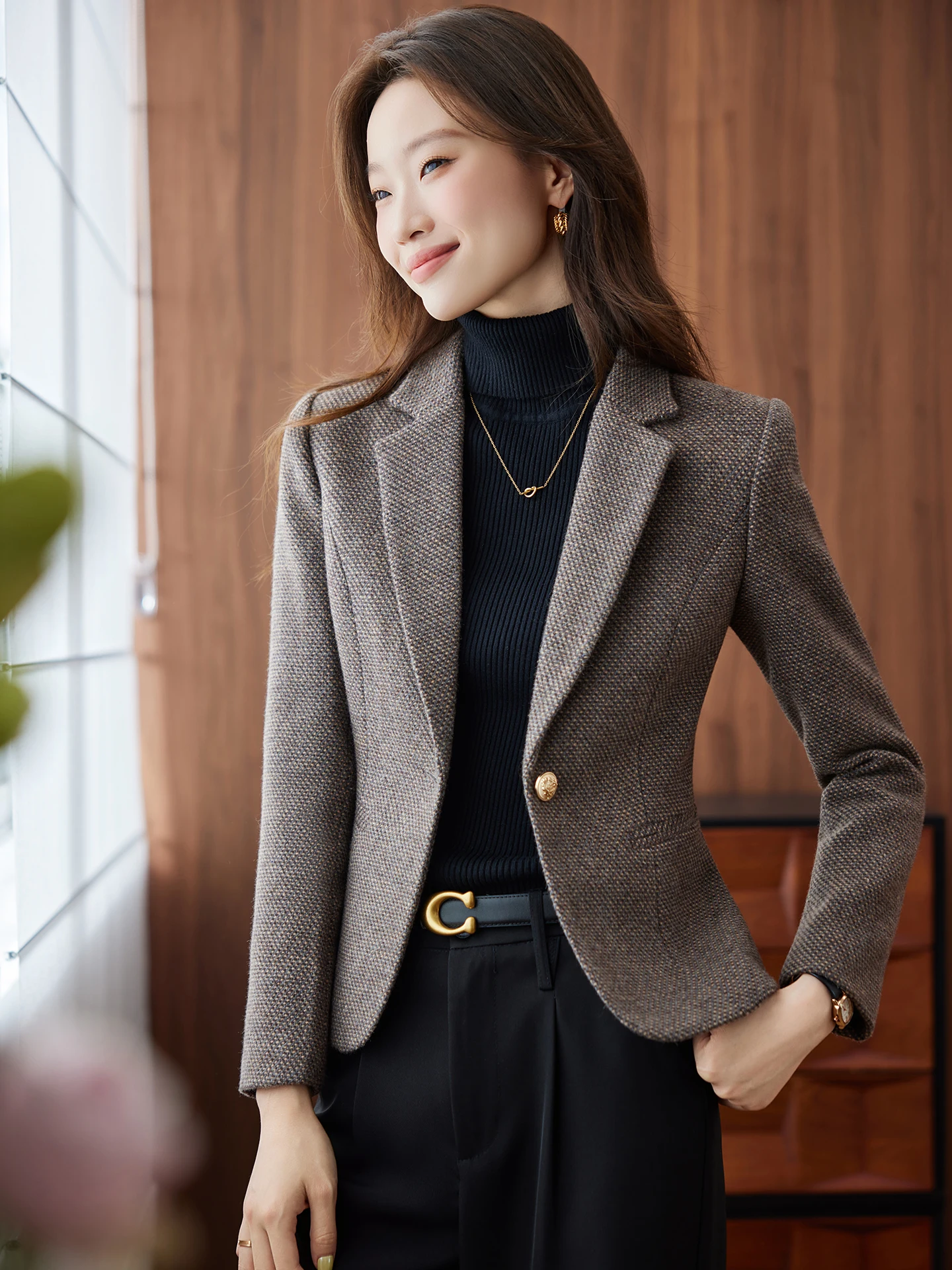 

Caramel Color Women's Suit Jacket 2026 New Spring Autumn High Quality Plaid Short Style Casual Waist-Cinching Button Detail