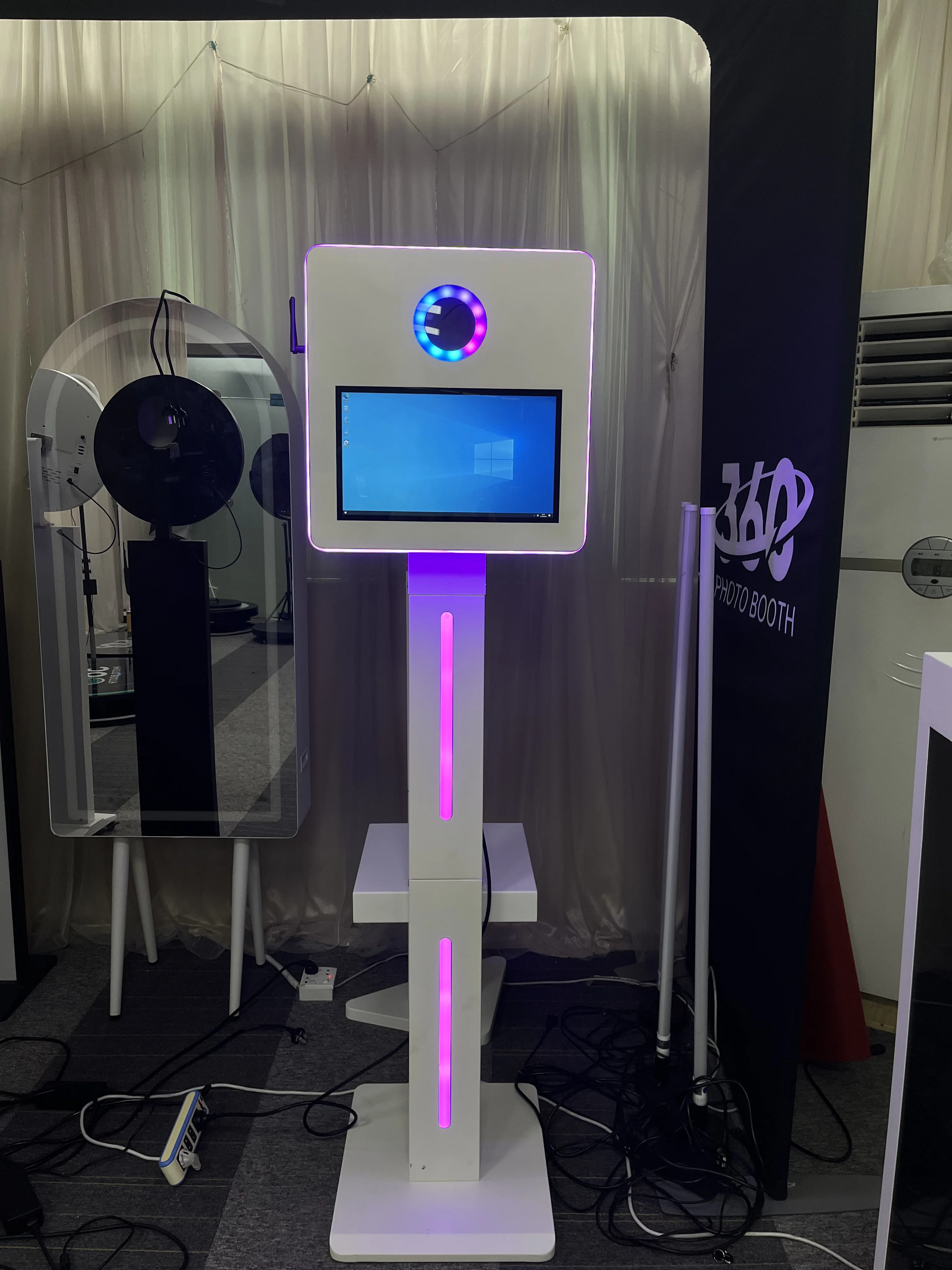 ZJW STLF high-quality customized products Newest 15.6 Inch Touch Screen Photo Booth Shell Metal Dslr Screen Dslr Photo Booth