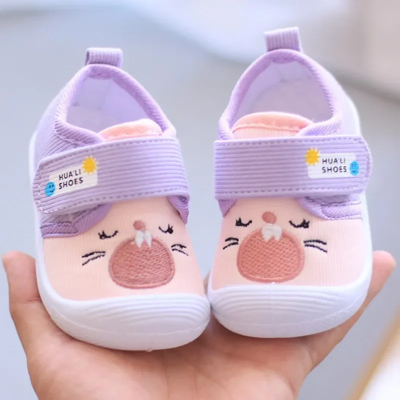 Baskets à semelle souple anti-coup de pied pour bébé, chaussures de dessin animé pour enfants, chaussures non aldes pour tout-petits, chaussures