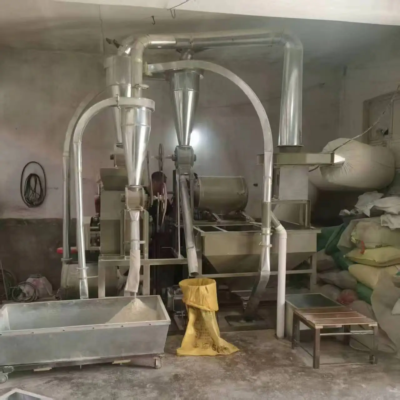 2023 Hot Sales Macron Discharge Port High Quality Full-automatic Flour Mill Grain Corn Grinder Machine