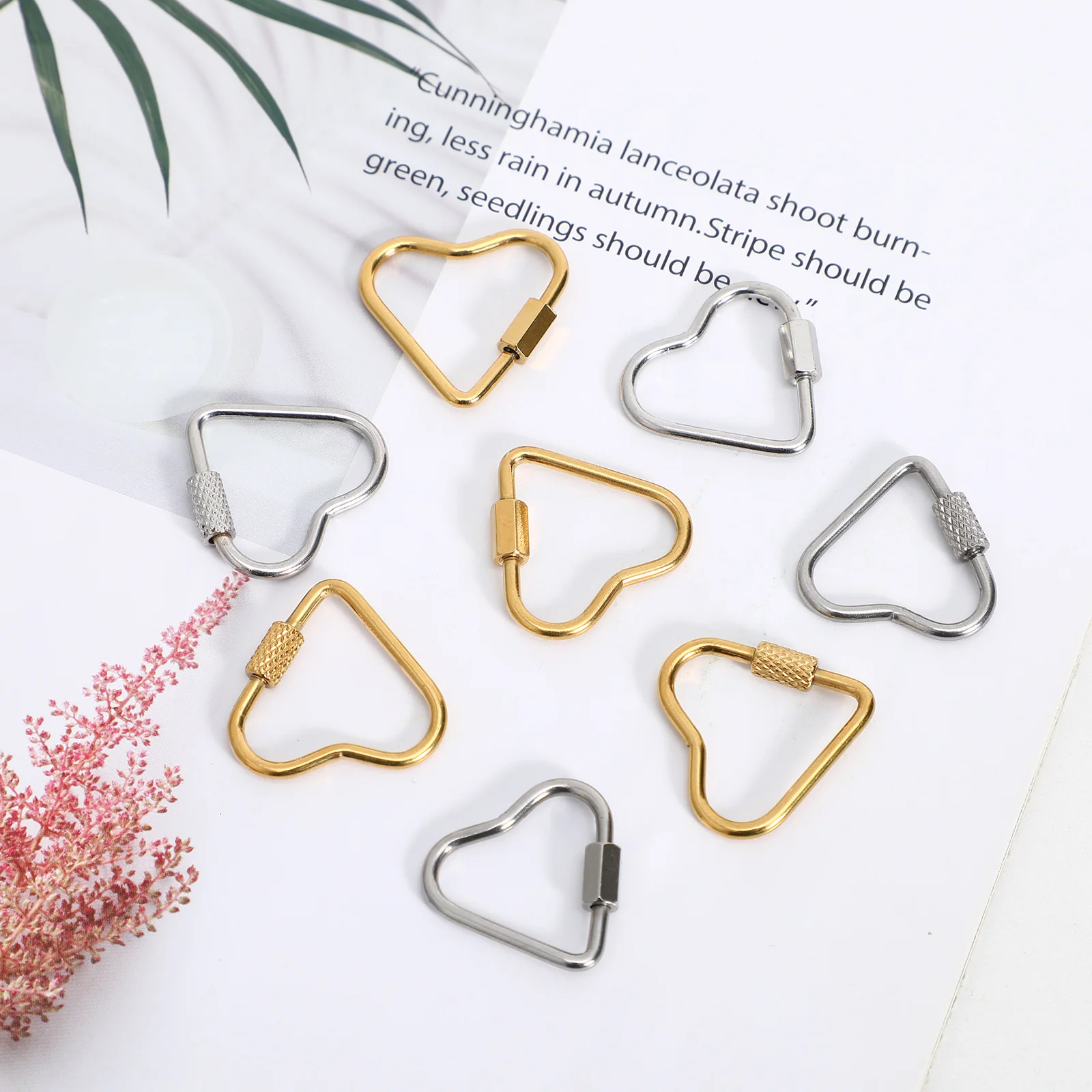 

8Pcs Stainless Steel Heart Screw Lock Carabiner Clip Locking Keychain Clasp Charm Holder for Jewelry Making Bag Backpack