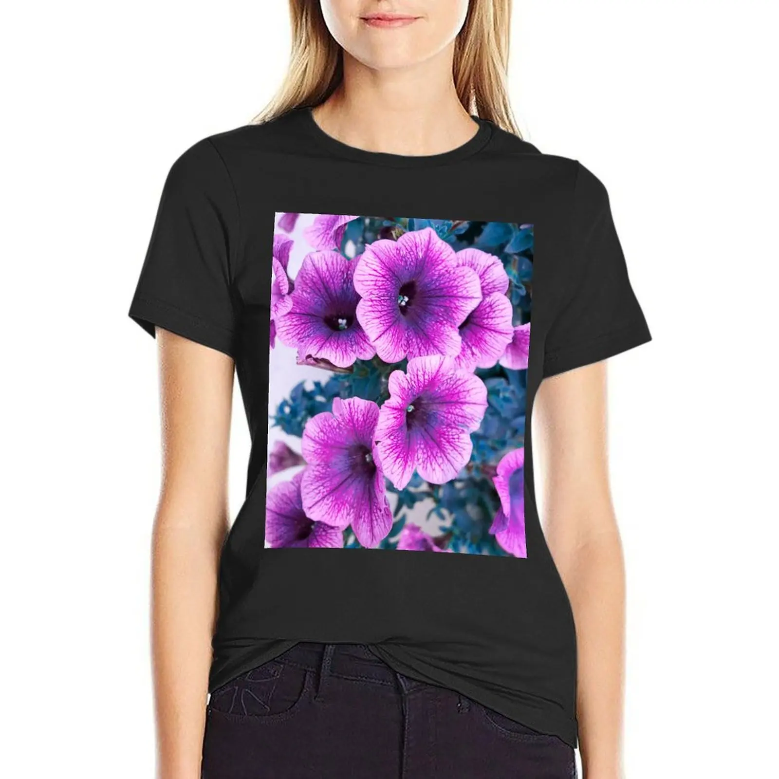 

Pink Petunia Flowers T-shirt korean fashion tees shirts graphic tees cropped t shirts for Women