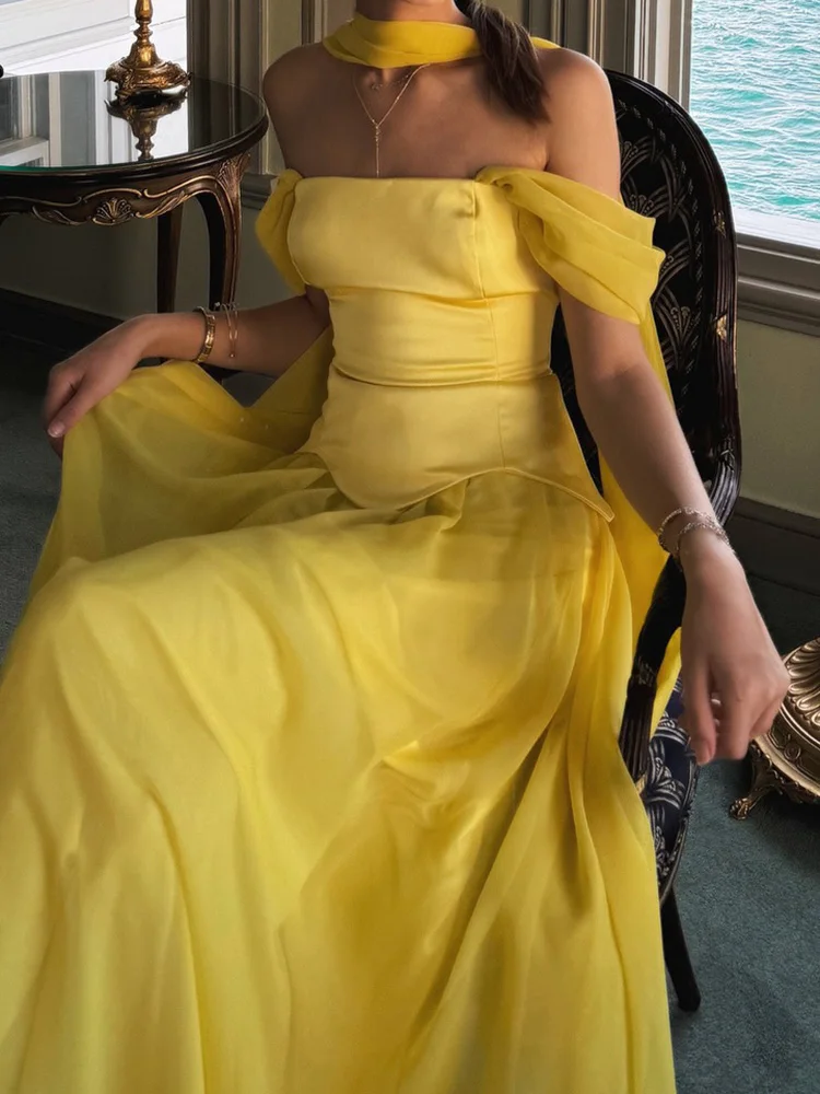 セクシーな背中見せリボン付きレディースドレス フレンチスタイル エレガントなサテンとメッシュの組み合わせドレス エレガントなチューブトップ ノースリーブ プリーツ入りイブニングドレス