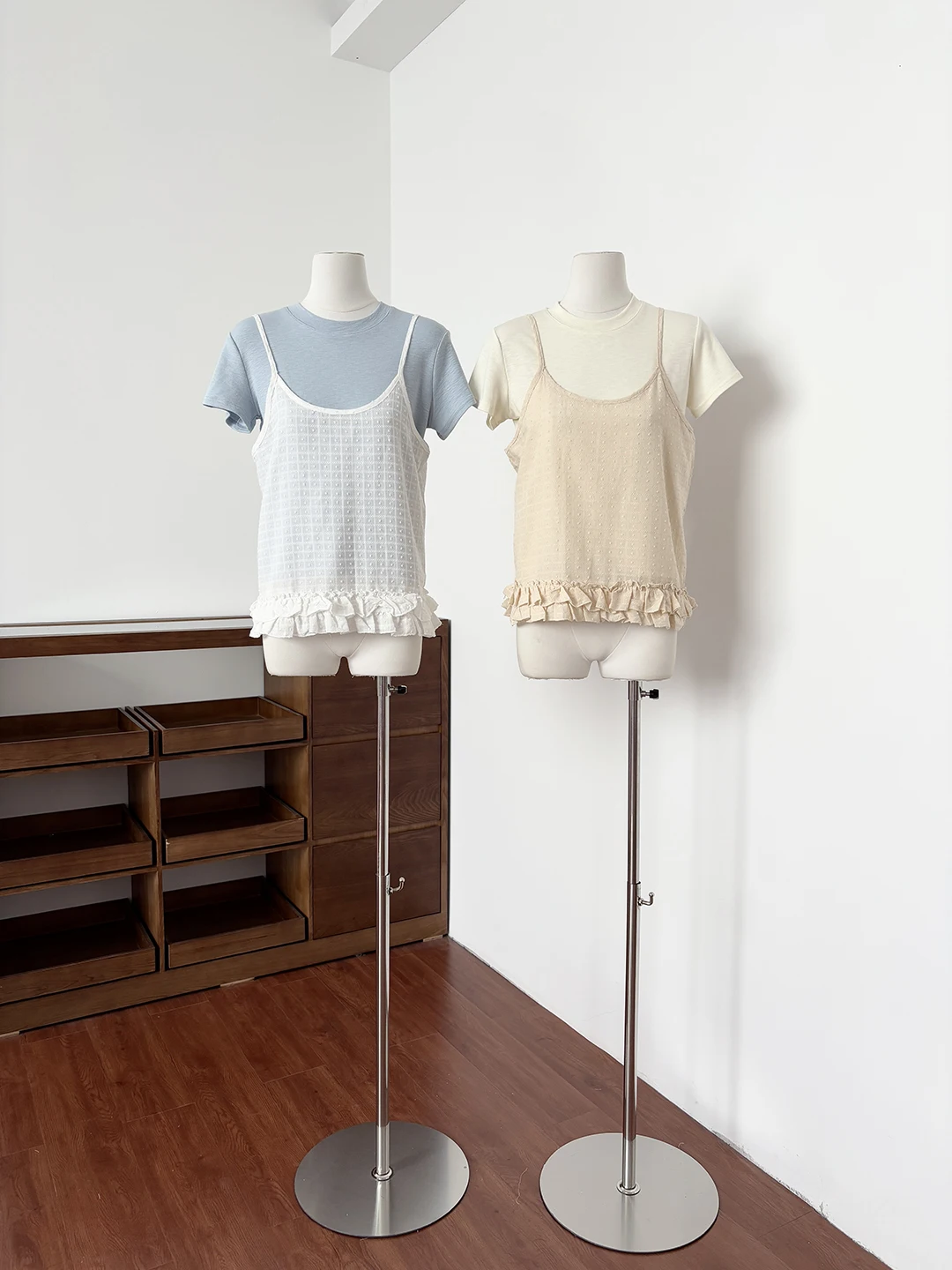 

Summer 2026 Women's Hollow out Strap Vest Design Sensation Layering Short Sleeve T-Shirt Set Wooden Ear Fashion Ensemble