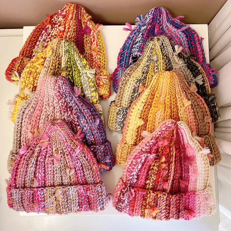Gorro de lana con flecos de colores de nicho de estilo japonés para mujer, gorro de punto contrastante con protección para los oídos cálido japonés para otoño e invierno