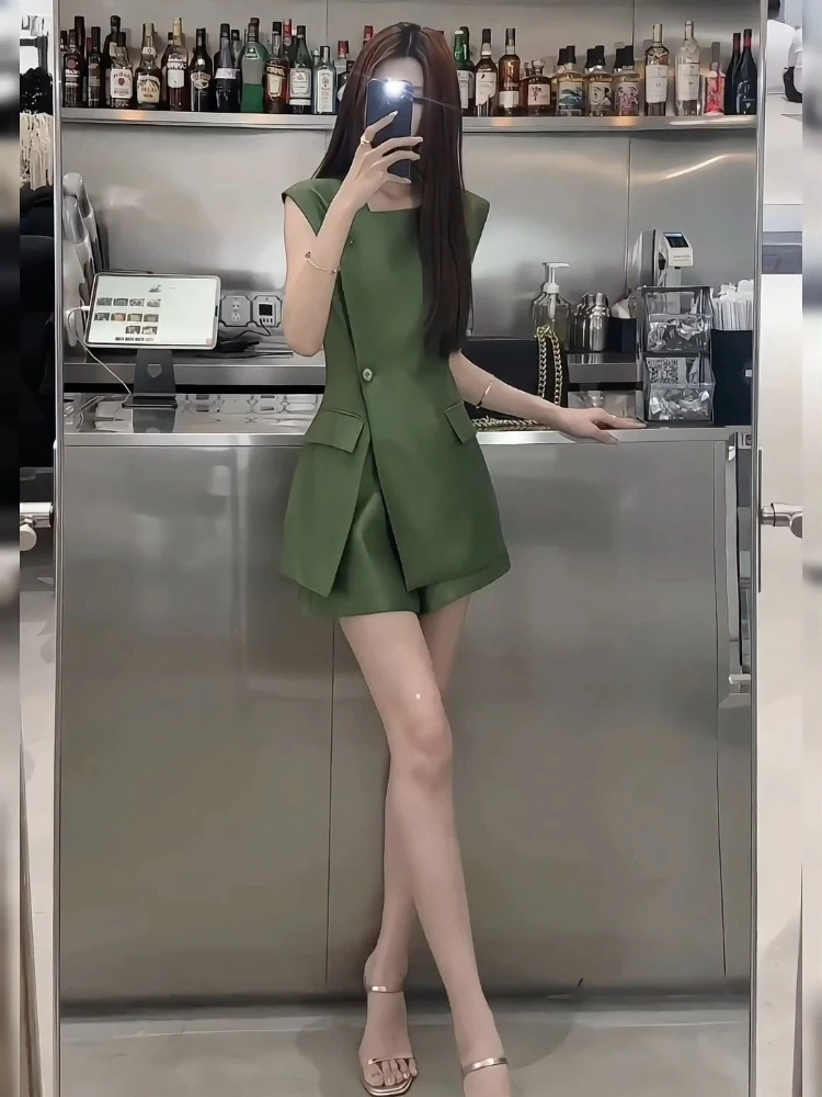 

Women Powerful Elegant Style High End Quality Suit Vest Top High Waist Wide Leg Shorts Two Piece Outfit Set