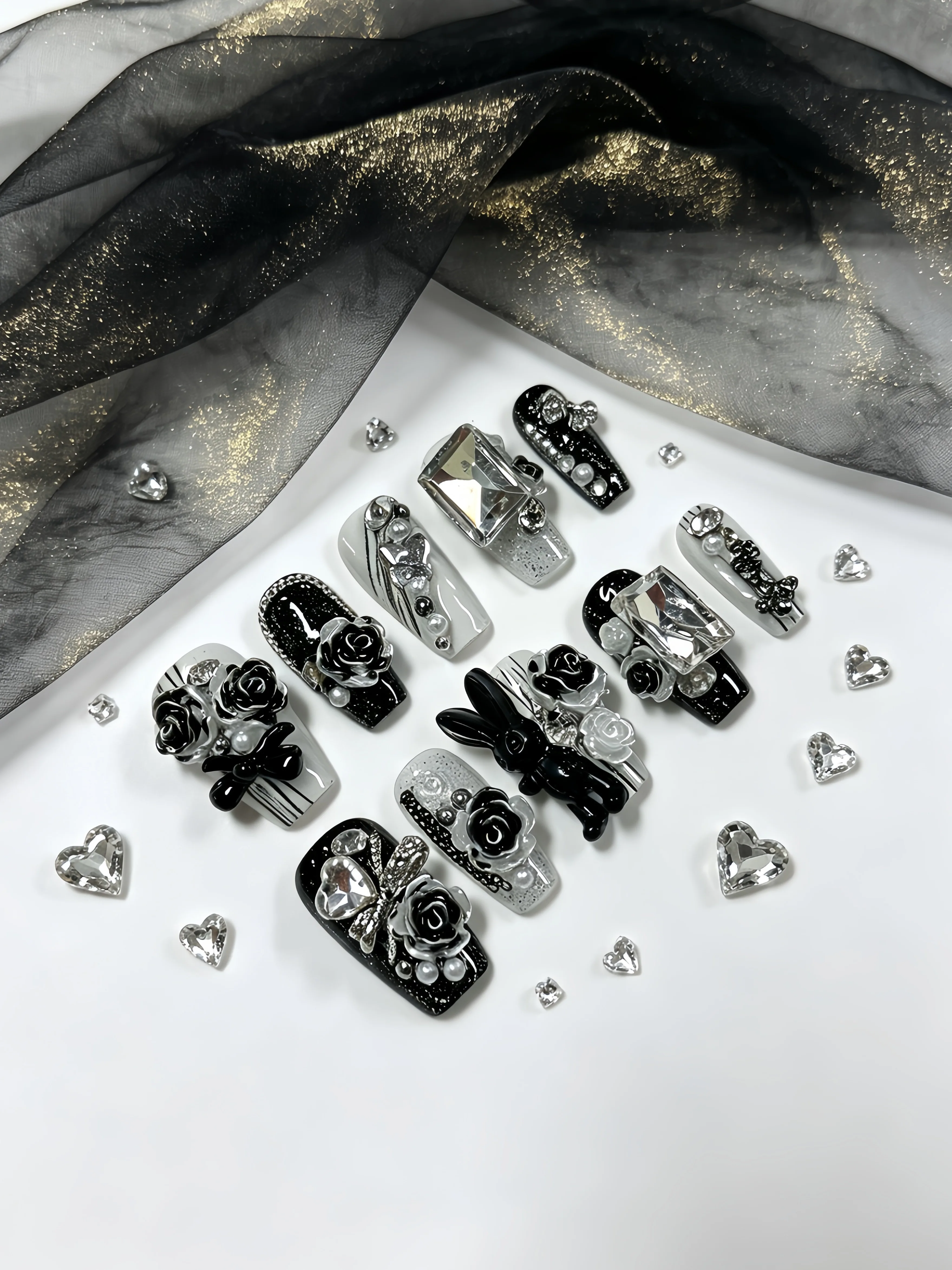 10 faux ongles trapézoïdaux courts, dégradé noir et blanc avec chaîne lapin, nœud perlé, style Halloween, pour toutes les saisons, soirée romantique, femme sexy, femme mature, festival de musique, nail art gothique