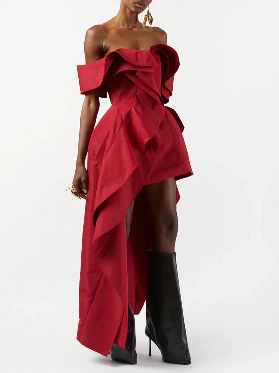 TWOTWINSTYLE Rot Abnehmen Verstärktes Rüschen Falten Unregelmäßige Lange Kleider für Frauen Slash Neck Kurzen Ärmeln Elegante Kleid Weibliche