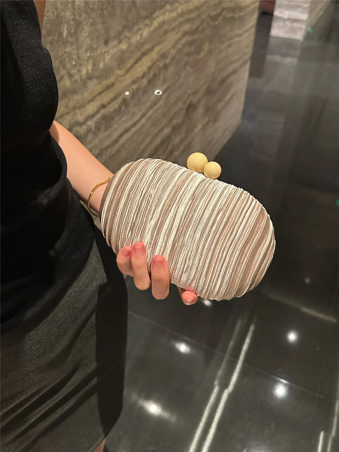 

Elegant Evening Clutch Bag Women's Oval Pleated Accompanying Handbag for Dinner Parties And Formal Occasions Handheld