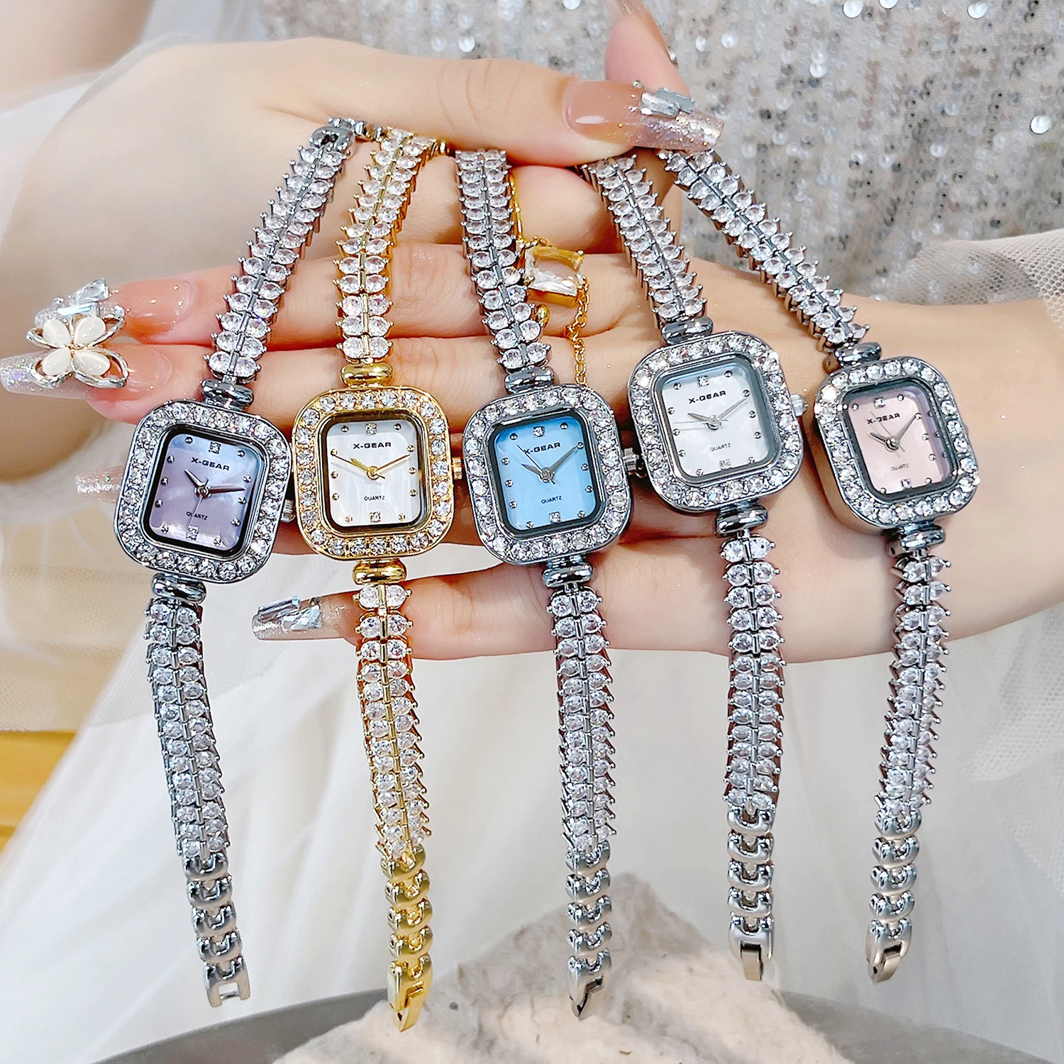 ساعة X-GEAR النسائية المربعة الصغيرة الجديدة - سوار الماس ذو الصف المزدوج مع قرص أم اللؤلؤ العصري ولمسات الماس Quar