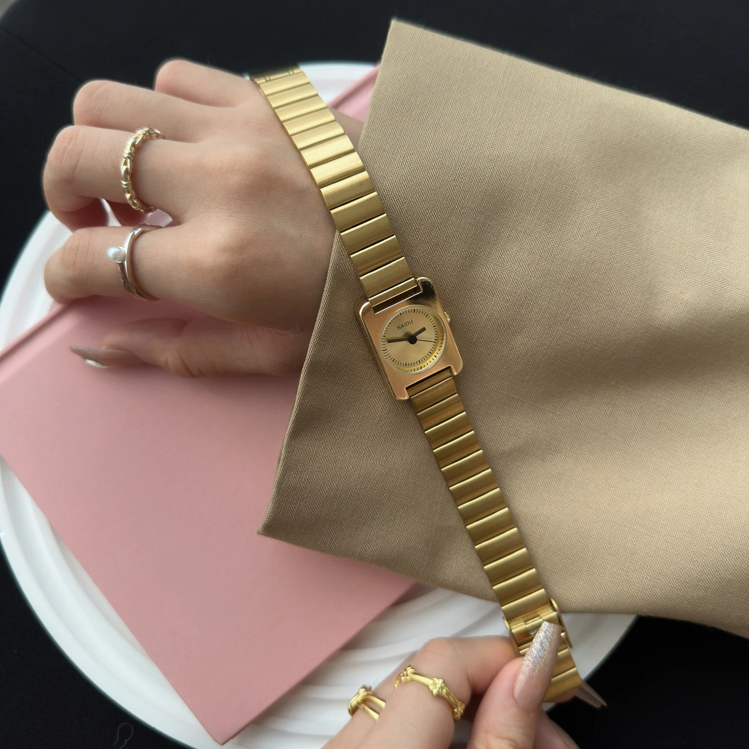 Trendy Gold Brand Women's Watch Square Dial Ladies Analog Quartz Watches Ultra-thin Steel Strap Woman's Wristwatch Clock Relogio