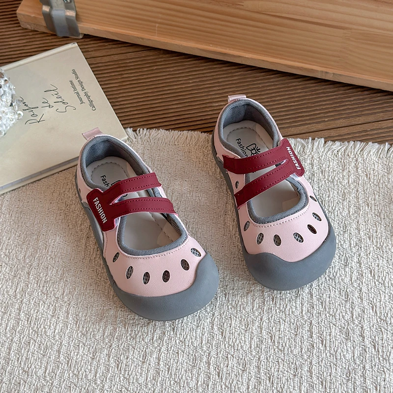 Kinder-Sportsandalen mit Hohlräumen und Weicher Sohle, Kindertennisschuhe mit Zehenschutz, Rutschfest, Sommer 2026 Neu, Jungen Mädchen Freizeitschuhe – Detail 6