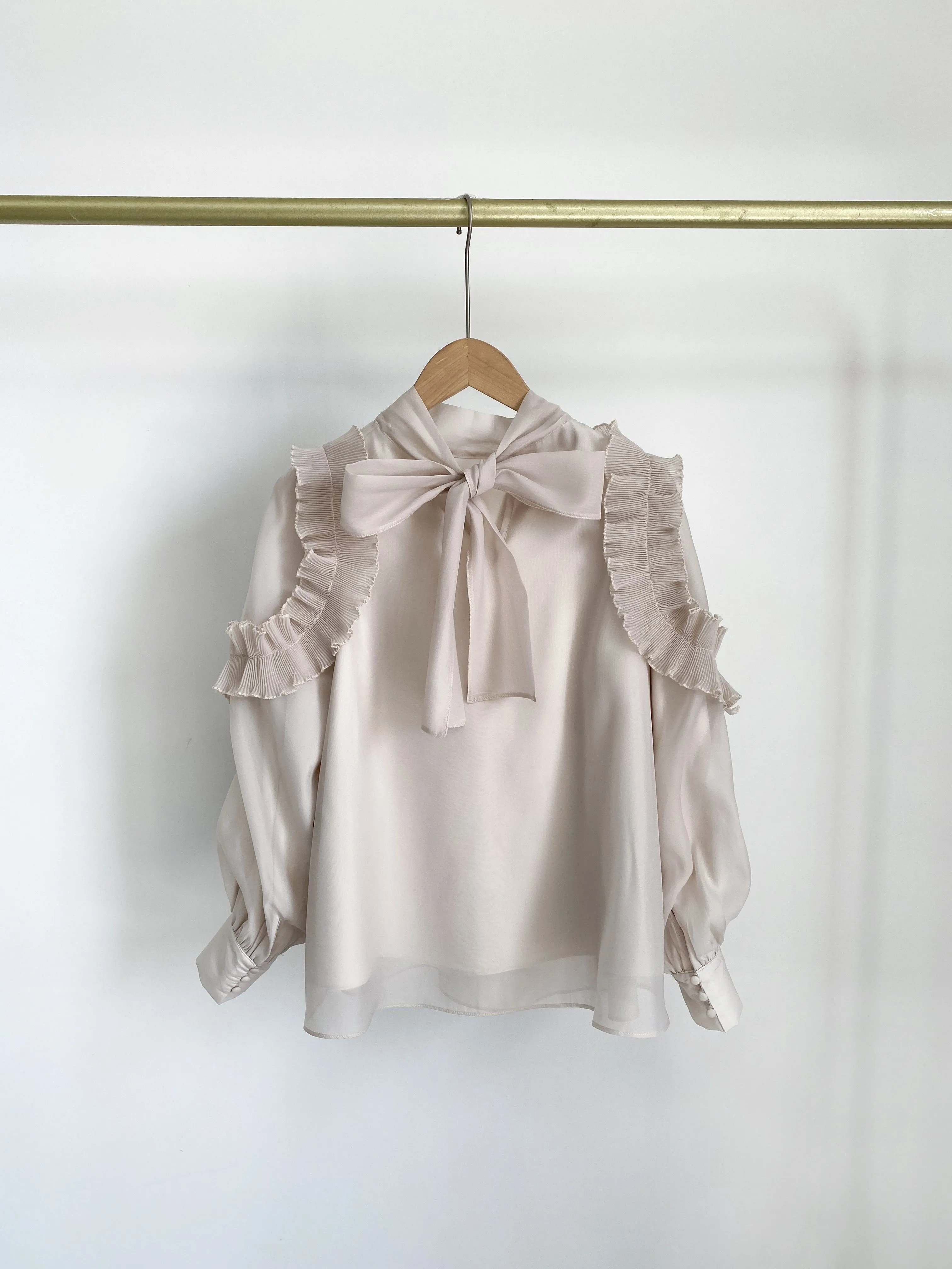 Kuzuwata Pleated Ruffle Lantern Sleeve Bow Shirt Women Tops Fashion Bow Solid Color Blouses Japanese Spring Lace Sweet Blusas