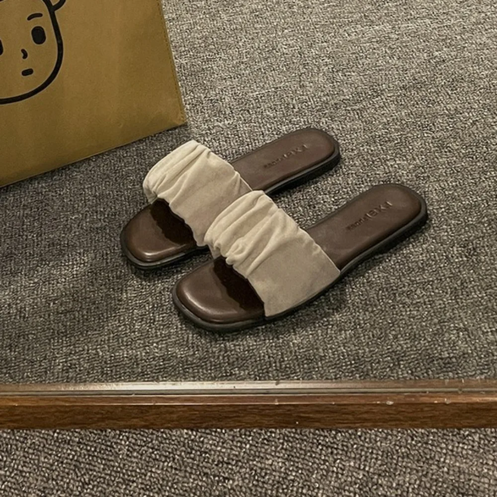 

Женские тапочки на лето 2026 года: Новые французские плиссированные тапочки с плоской подошвой и квадратным носком для улицы