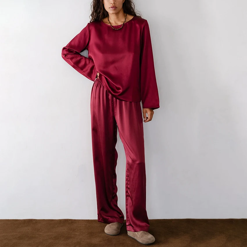 

HiLoc Элегантные красные атласные брюки Комплекты пижам Домашние футболки с круглым вырезом Брюки с эластичной резинкой на талии 2 предмета Повседневная одежда для сна с длинными рукавами 2025