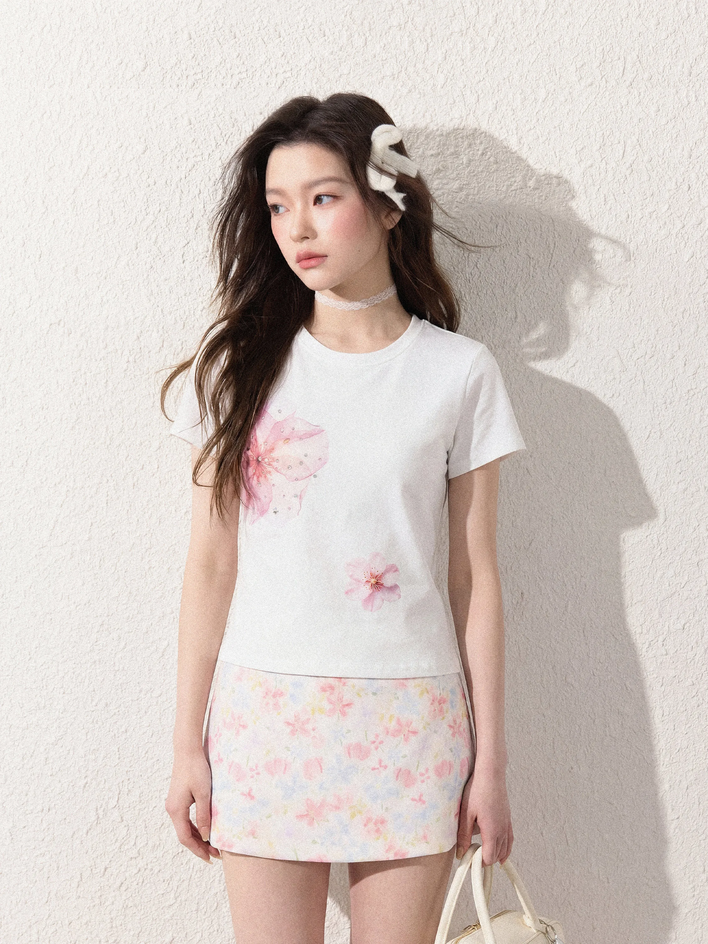 

Летняя женская футболка Neotcg из чистого хлопка с коротким рукавом и круглым вырезом, повседневный топ для работы, с цветочным принтом и стразами в виде растений и цветов