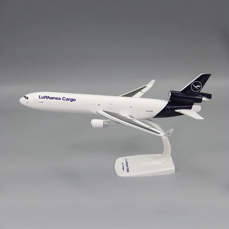 1:200 for McDonnell Douglas MD11 MD-11 Lufthansa airlines plastic assembly plane model aircraft plane toy for collection