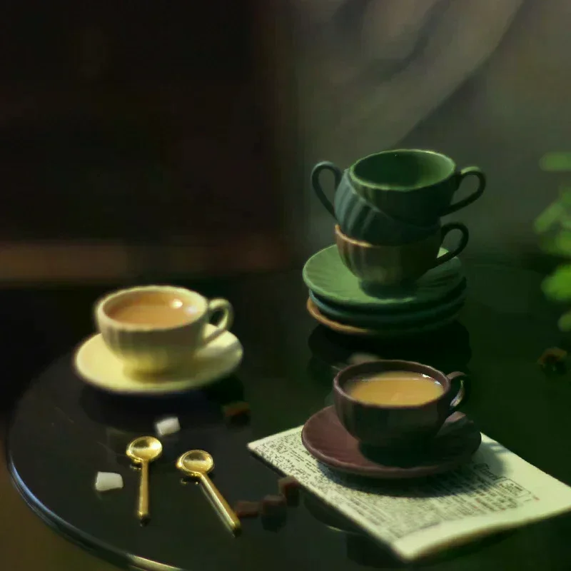 ชุดเครื่องครัวจิ๋วสำหรับบ้านตุ๊กตา 2 ชิ้น ลายแนวตั้ง ถ้วยกาแฟและจาน ของเล่นจำลอง อุปกรณ์ตกแต่งบ้านตุ๊กตา