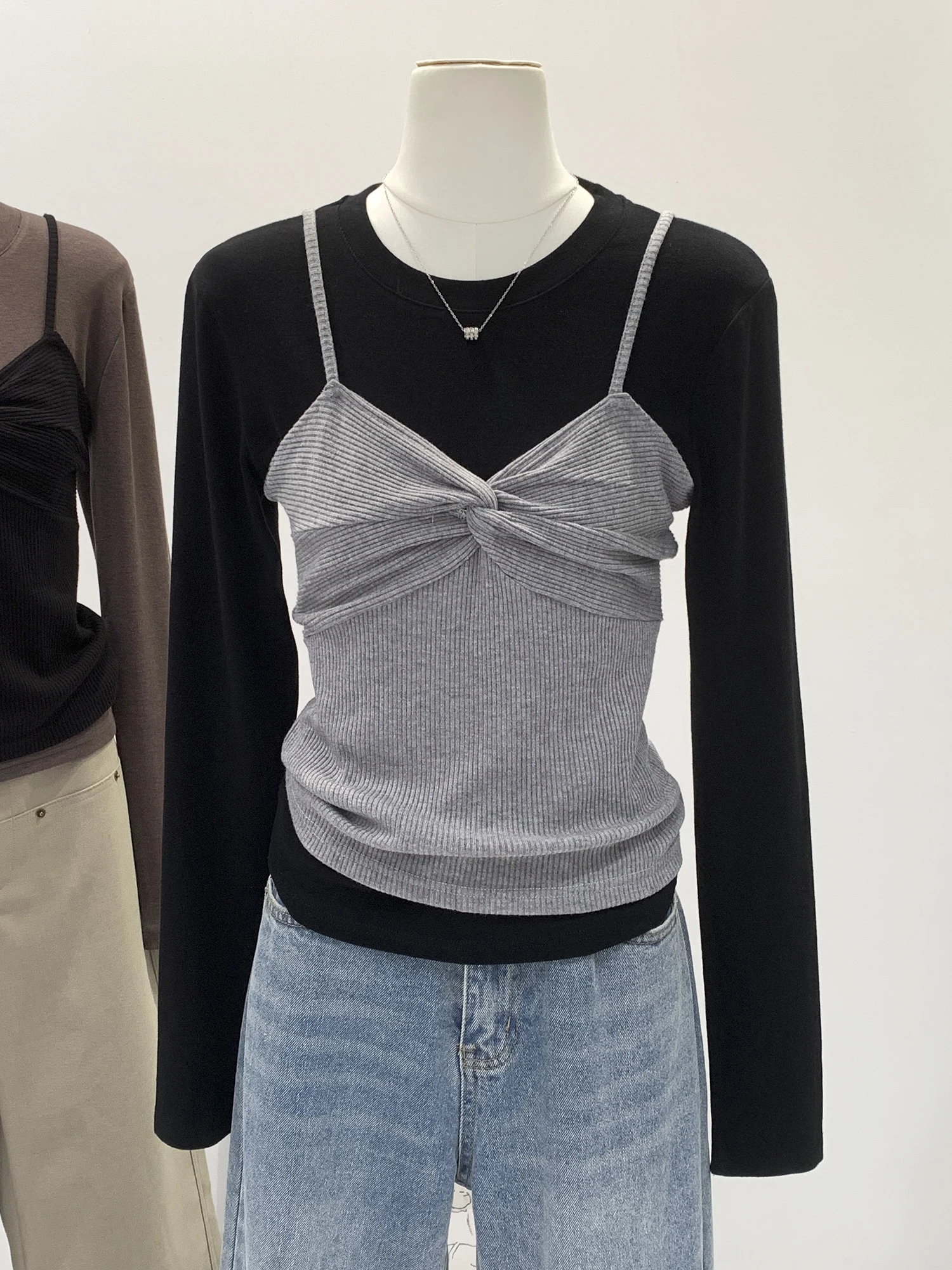 Red Strap White Inner Wear Base Shirt Two-Piece Set Women's Spring 2026 Slim Unique Beautiful Top Korean Style Long Sleeve