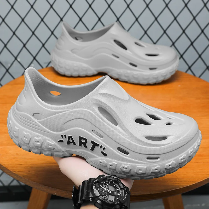 

2026 Summer Men's Sandals Casual Sneakers Thick Sole Garden Clogs Light Injection Men EVA Water Shoes Outdoor Beach Slippers