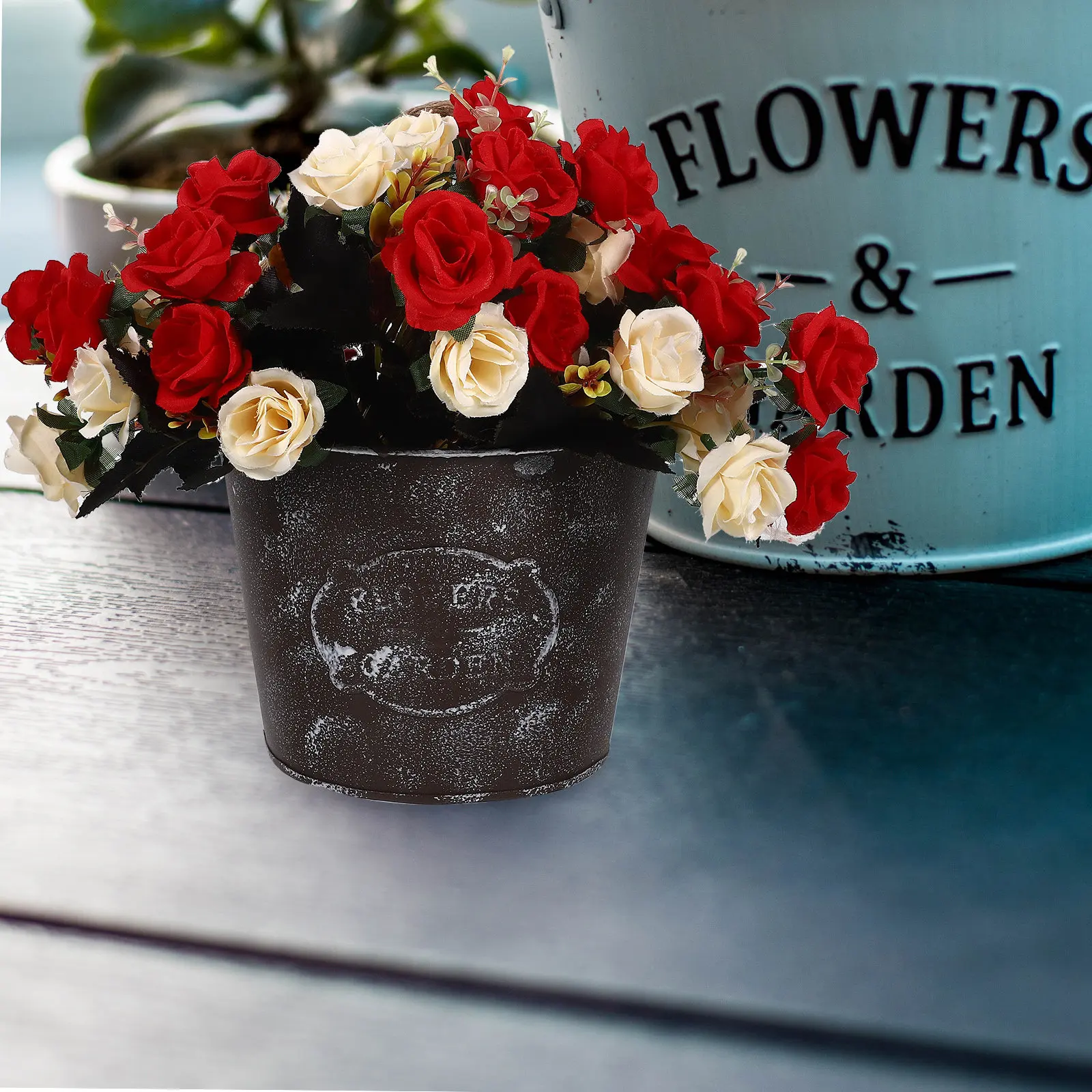 2Pcs Hanging Flowerpot Iron Wall-Mounted Flower Pot Vintage Rustic Design for Balcony Patio Garden Indoor Outdoor Decor