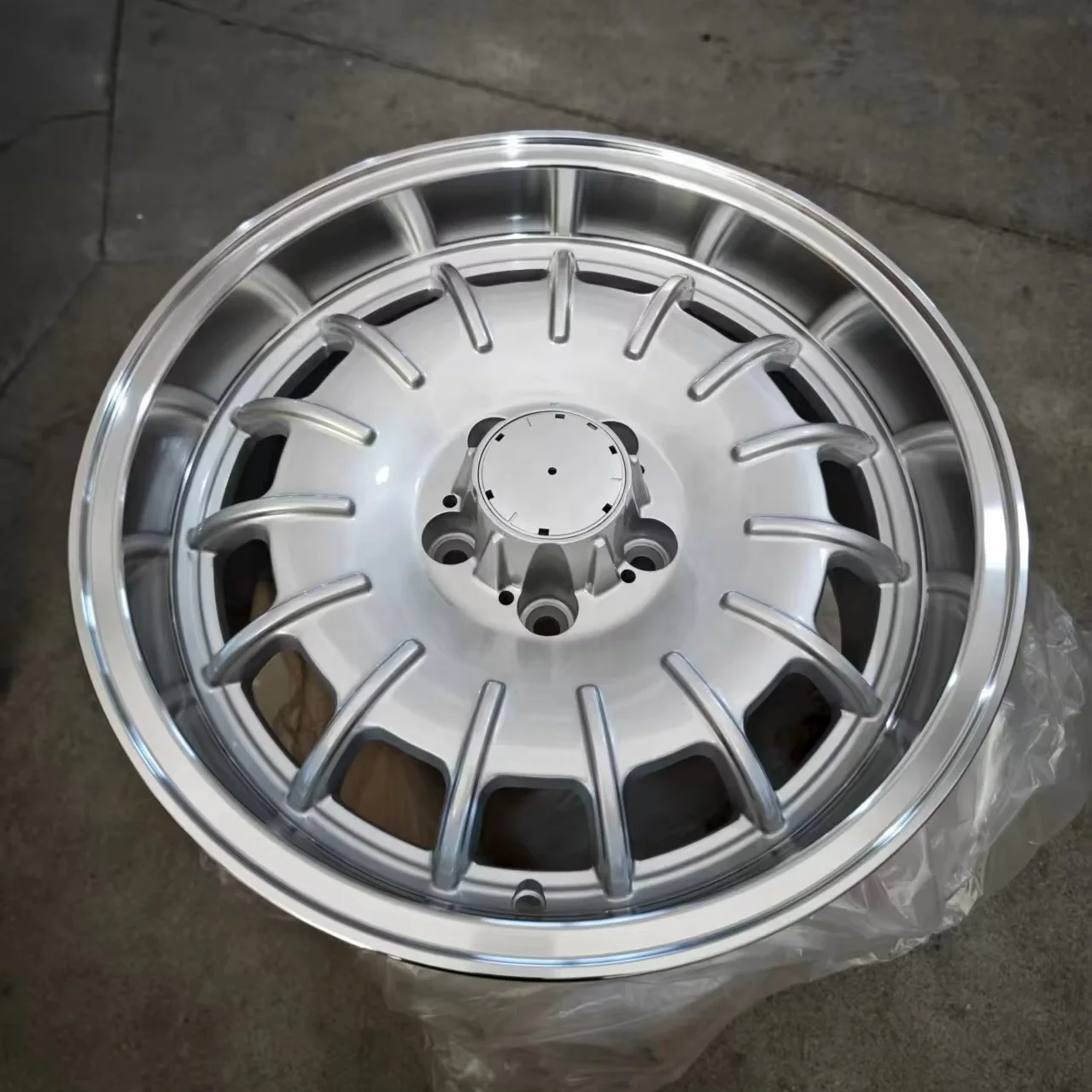  17 Inch Stagged Deep Concave Alloy Rims Monoblock 5X112 Fit for Mercedes E S W124 SL AMG Style Wheels Without Rivets
