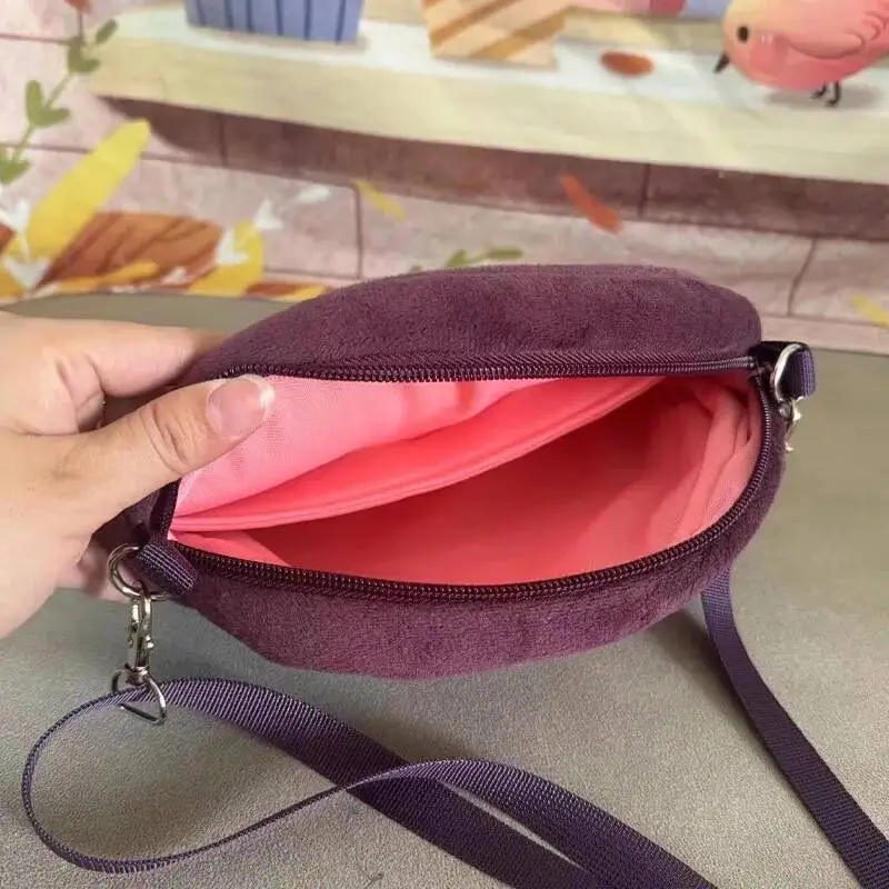 حقيبة كتف كوسبلاي جيرلز باند كراي من القطيفة نينا إيسيري بسحاب شفاف وفم كبير كرتوني